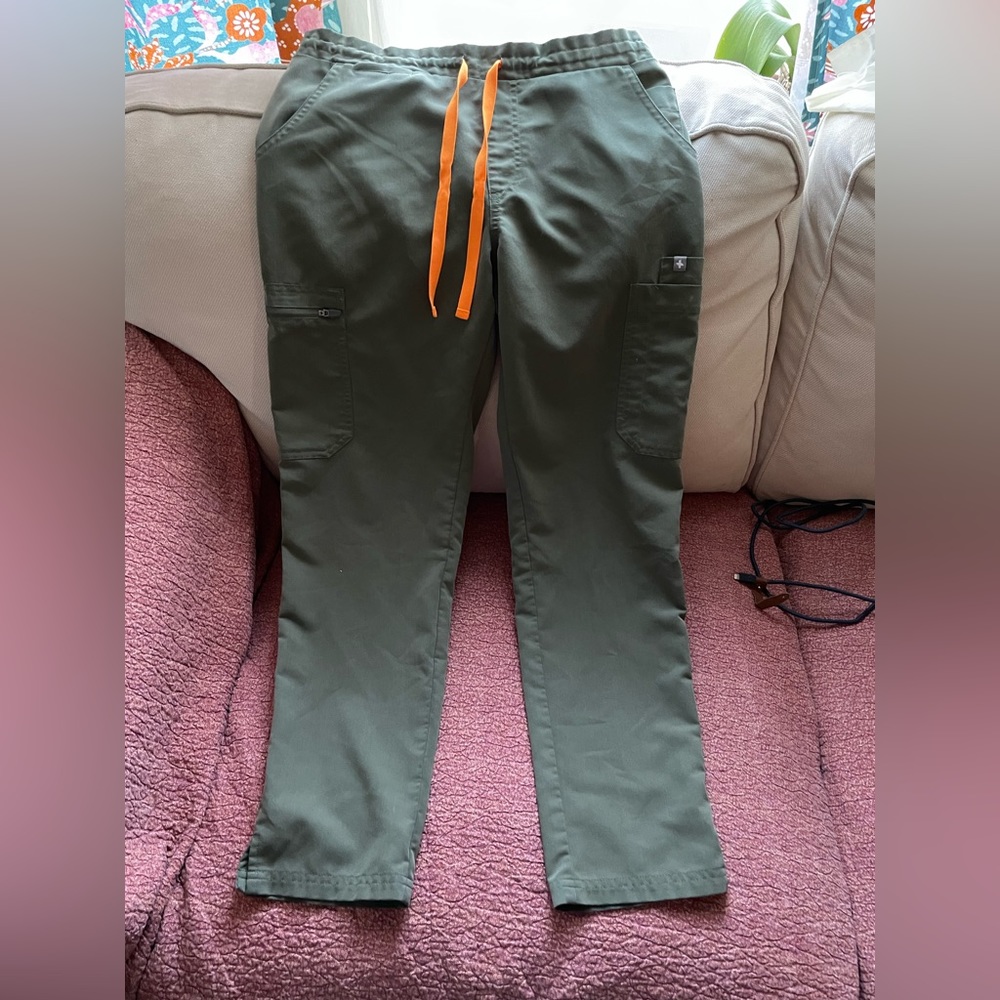 Figs YOLA Scrub Pants - MOSS with bright 🍊ties. Petite